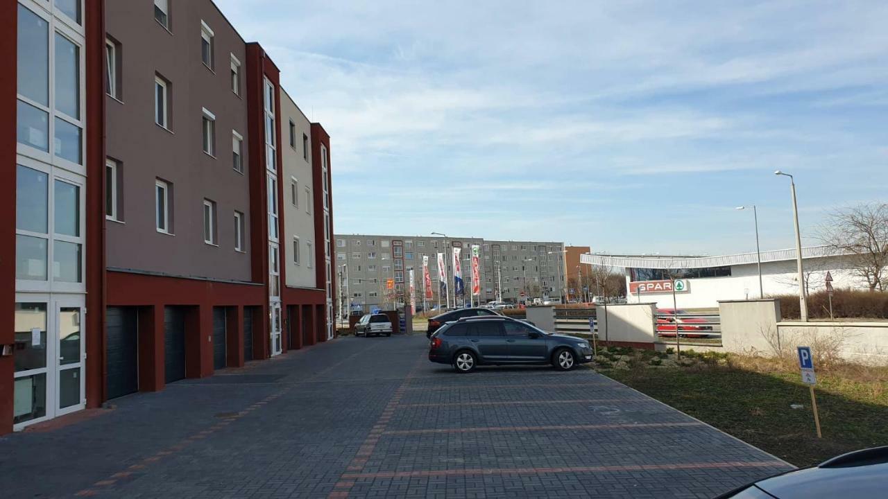 Aqua Apartman Tiszaujvaros Exterior foto