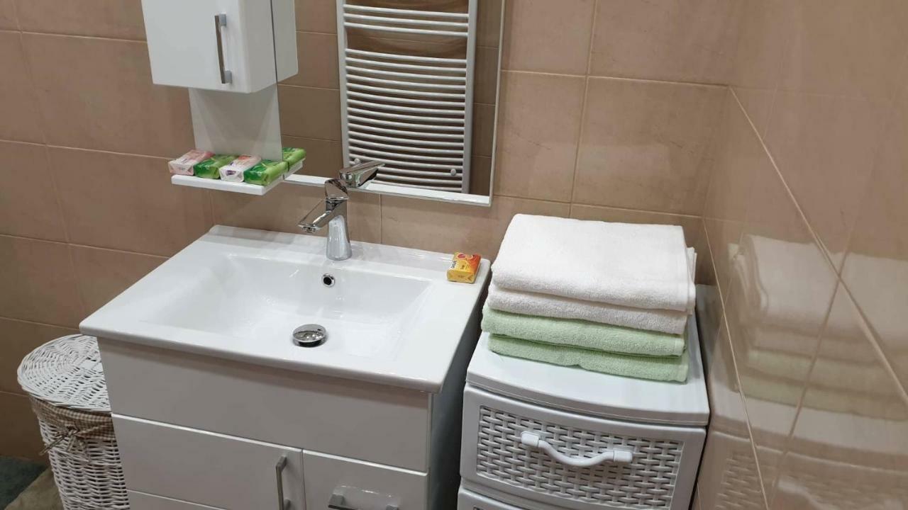Aqua Apartman Tiszaujvaros Exterior foto